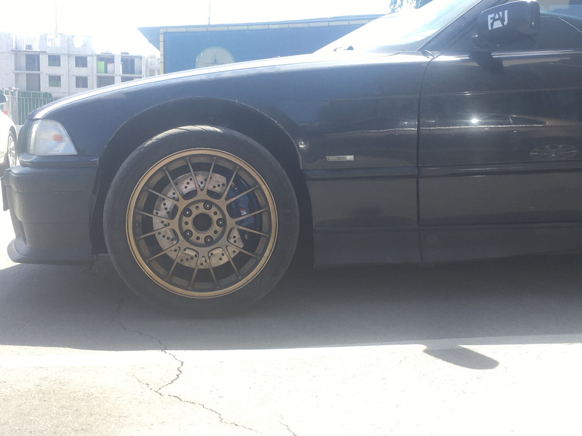Racing car