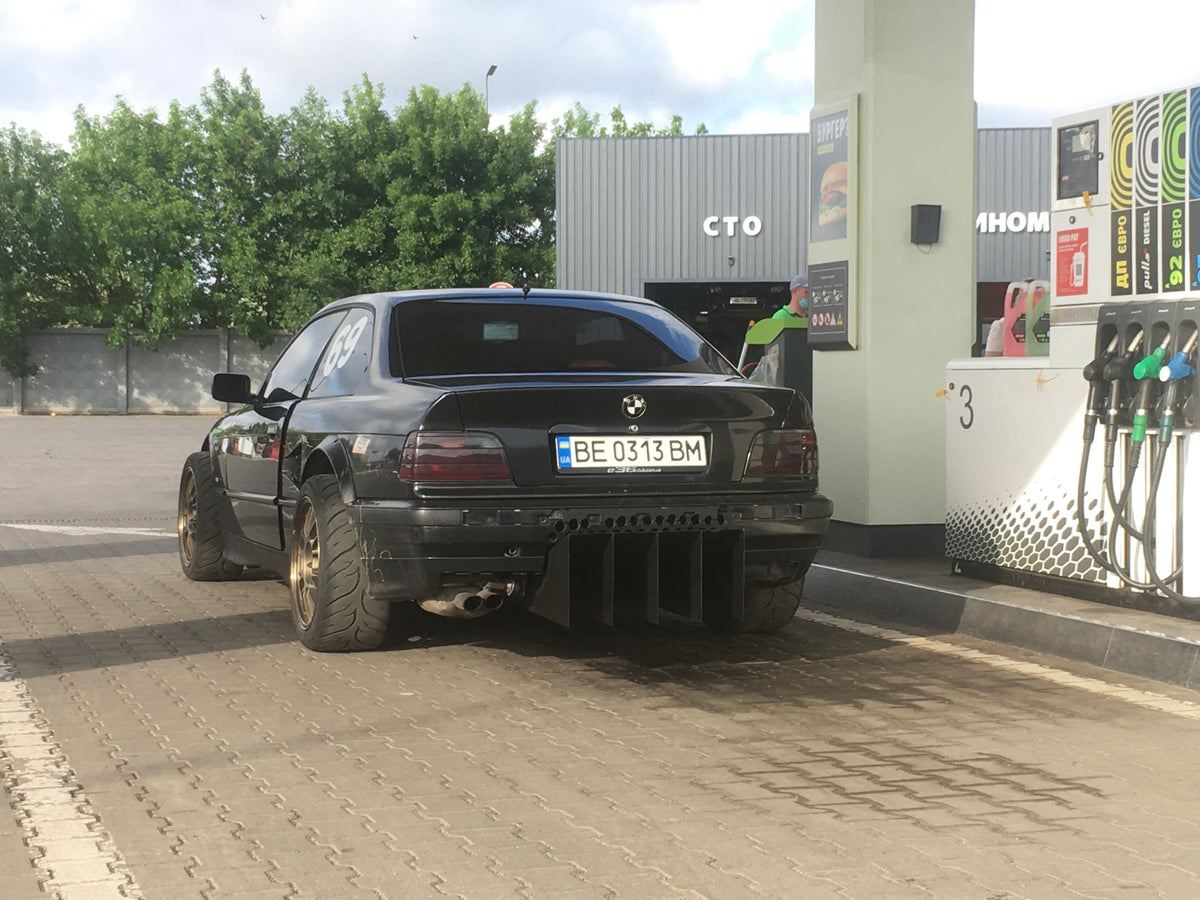 Racing car