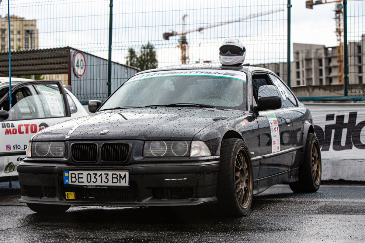 Racing car